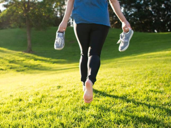 10 Benefits Of Barefoot Walking On Grass In Morning