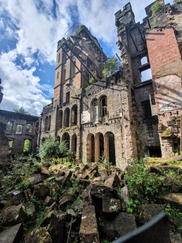 10 Enchanting Abandoned Places in the USA