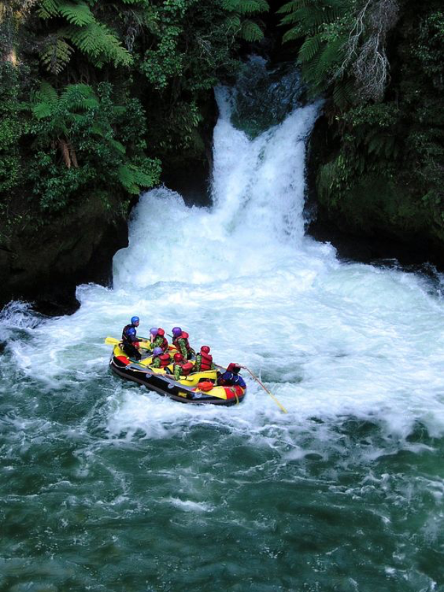 10 Thrilling Whitewater Rafting Spots