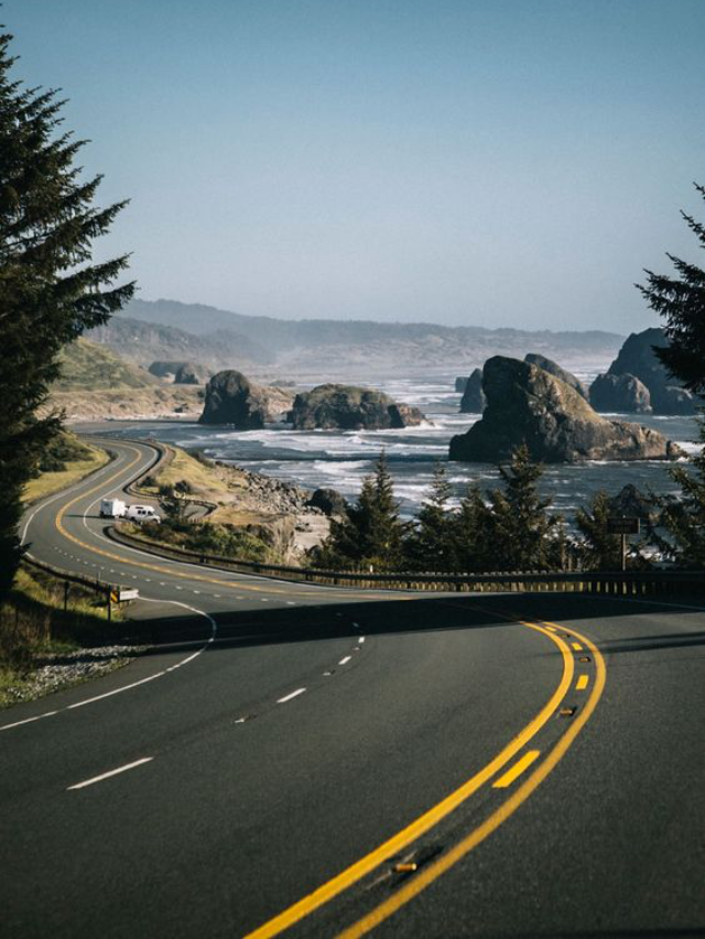 Exploring America’s Top 10 Picturesque Road Trips